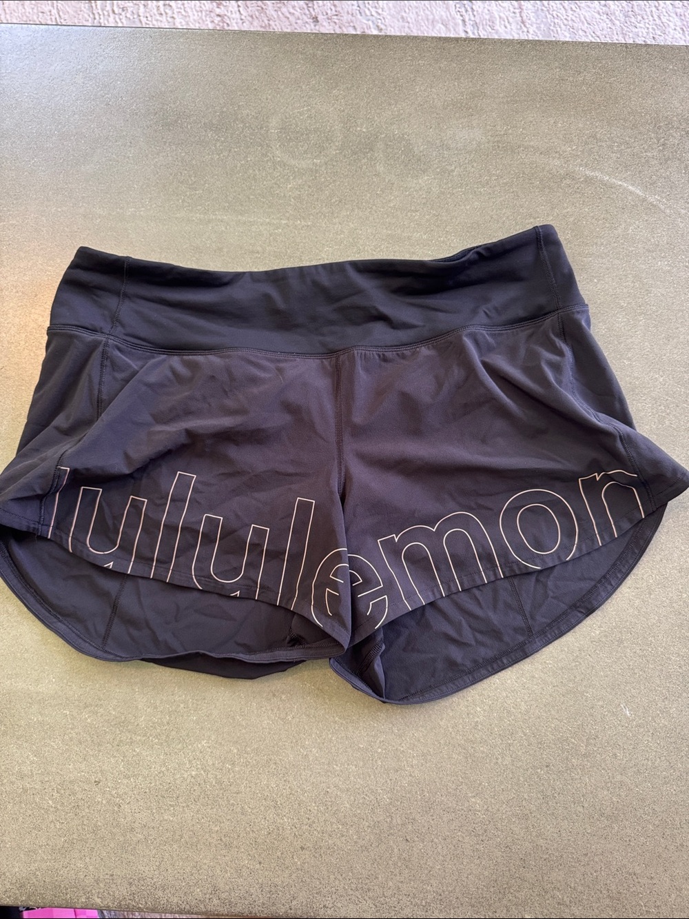 Lululemon hotty hot short 4” Poco Logo Foil Black